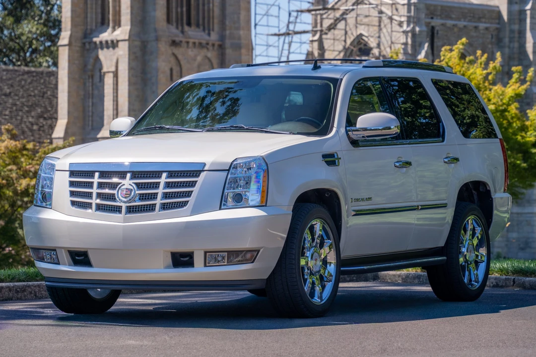 2008 Cadillac Escalade & EXT 3rd Gen - Image 2 of 31