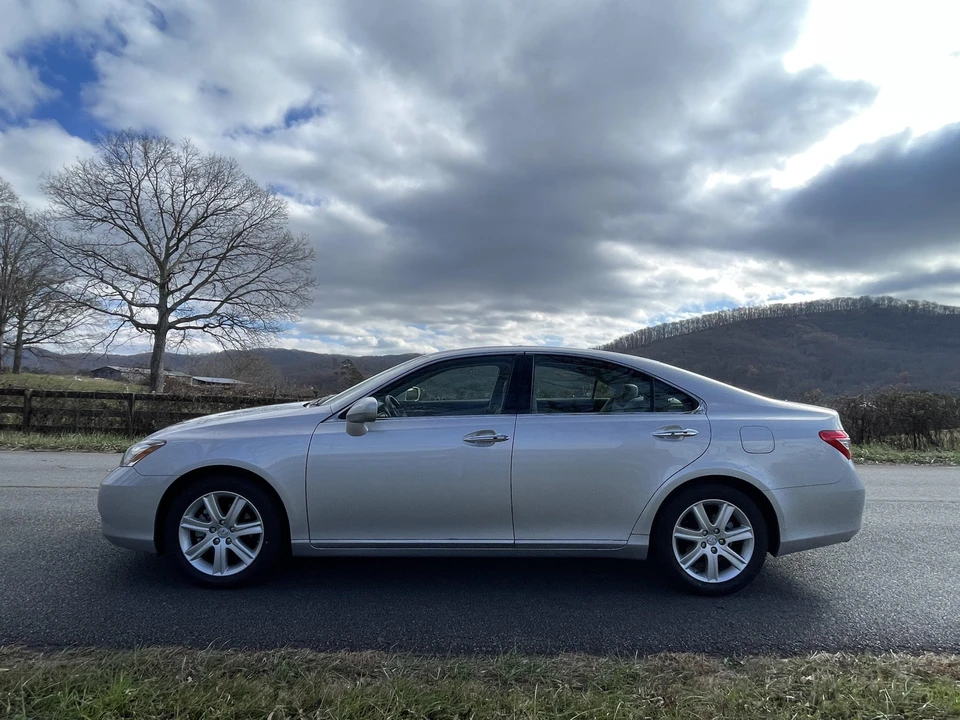 2008 Lexus ES 5th Gen - Image 9 of 31