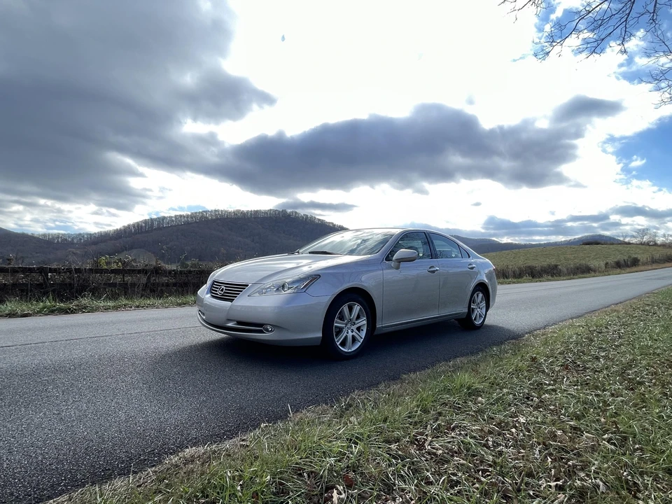 2008 Lexus ES 5th Gen - Image 3 of 31