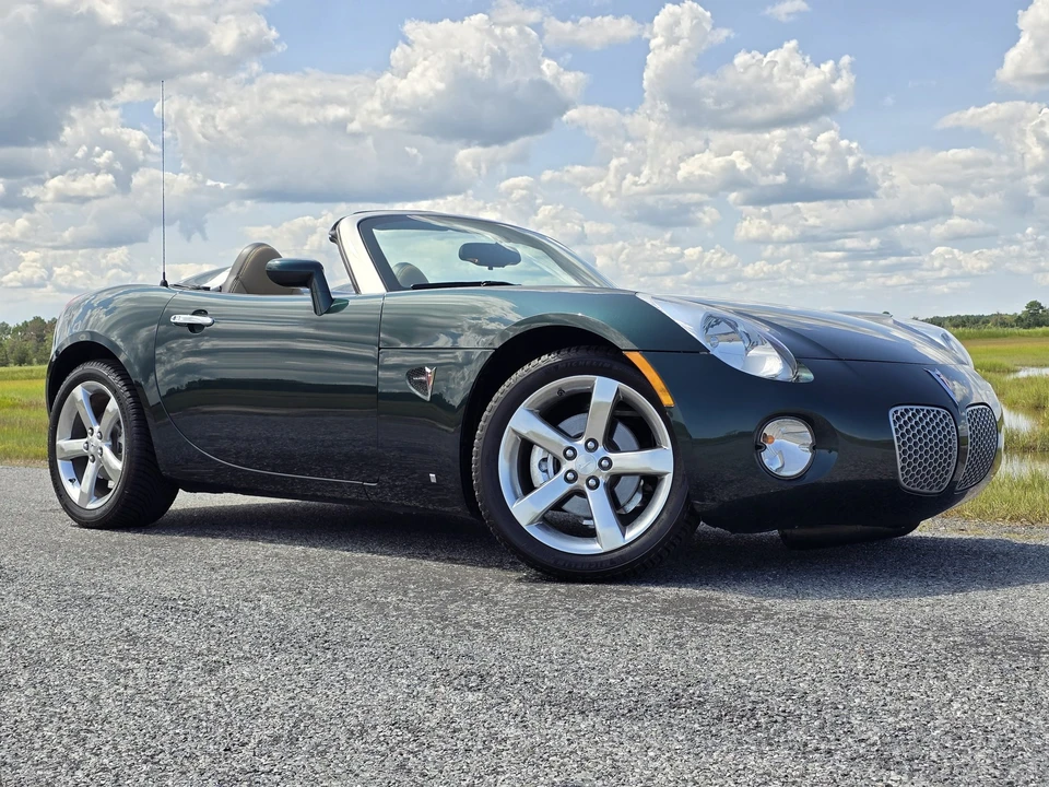 2008 Pontiac Solstice - Image 2 of 31