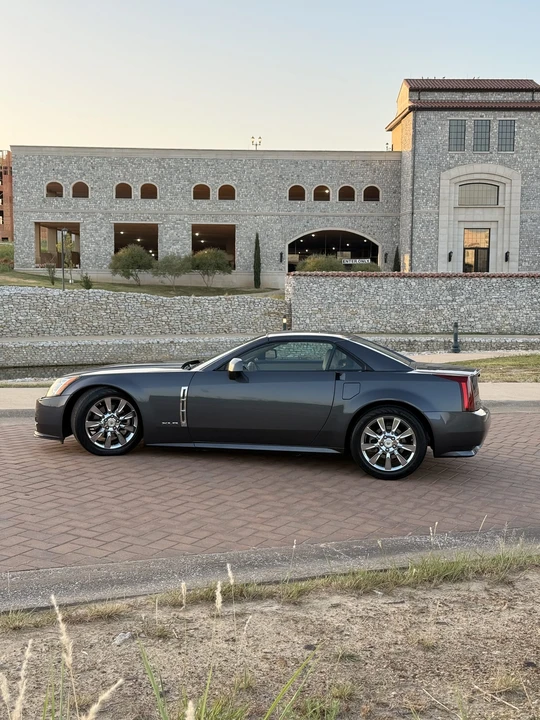 2009 Cadillac XLR - Image 8 of 31