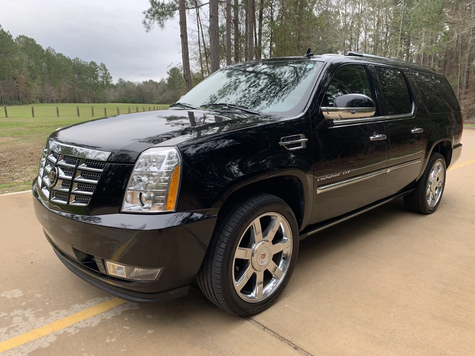 2010 Cadillac Escalade & EXT 3rd Gen - Image 5 of 31