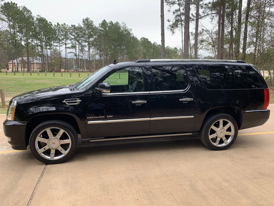 2010 Cadillac Escalade & EXT 3rd Gen - Image 3 of 31