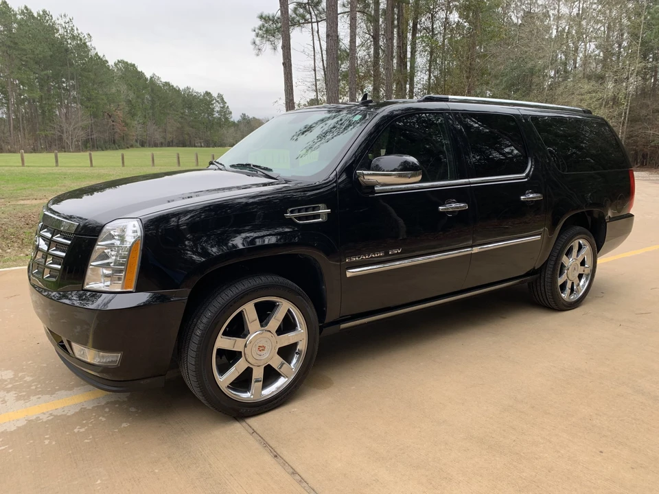 2010 Cadillac Escalade & EXT 3rd Gen - Image 4 of 31