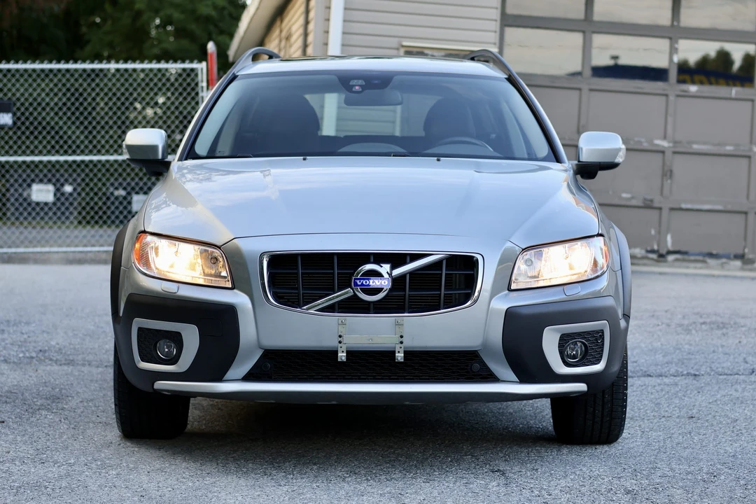 2012 Volvo XC70 3rd Gen - Image 2 of 31