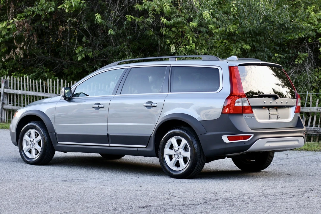 2012 Volvo XC70 3rd Gen - Image 8 of 31
