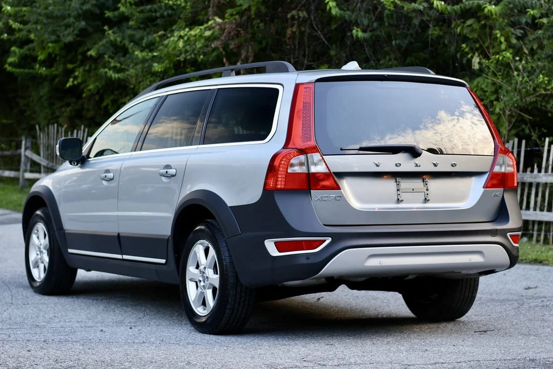 2012 Volvo XC70 3rd Gen - Image 9 of 31