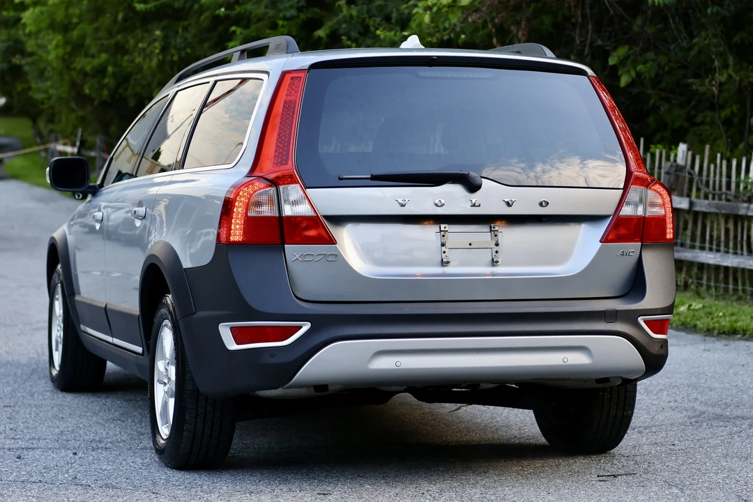 2012 Volvo XC70 3rd Gen - Image 10 of 31