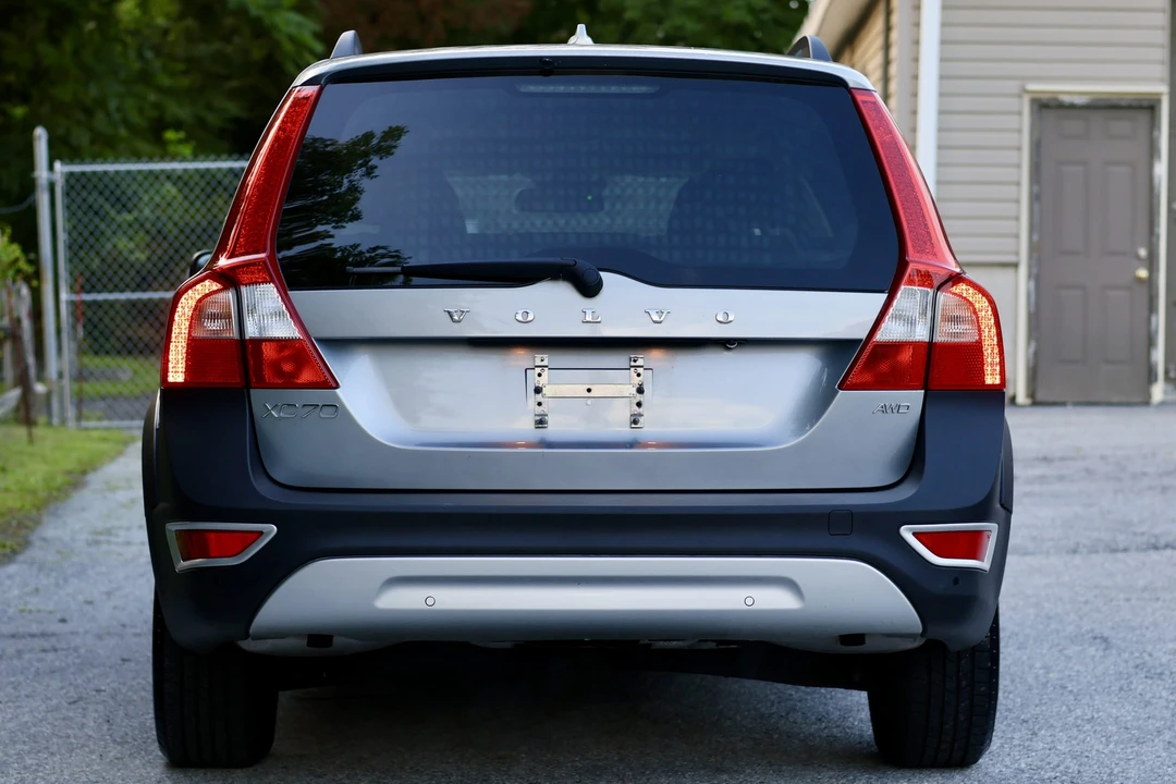 2012 Volvo XC70 3rd Gen - Image 11 of 31