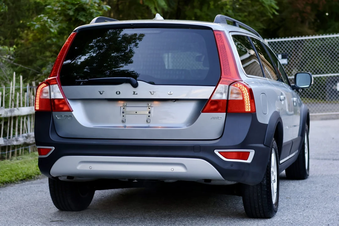2012 Volvo XC70 3rd Gen - Image 12 of 31