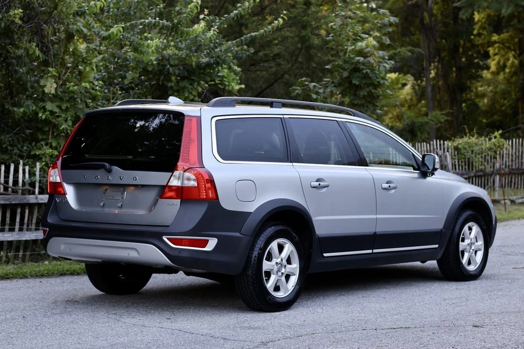2012 Volvo XC70 3rd Gen - Image 13 of 31
