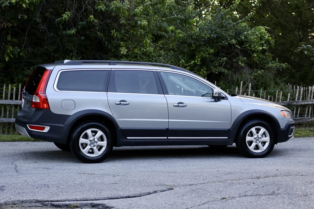 2012 Volvo XC70 3rd Gen - Image 14 of 31