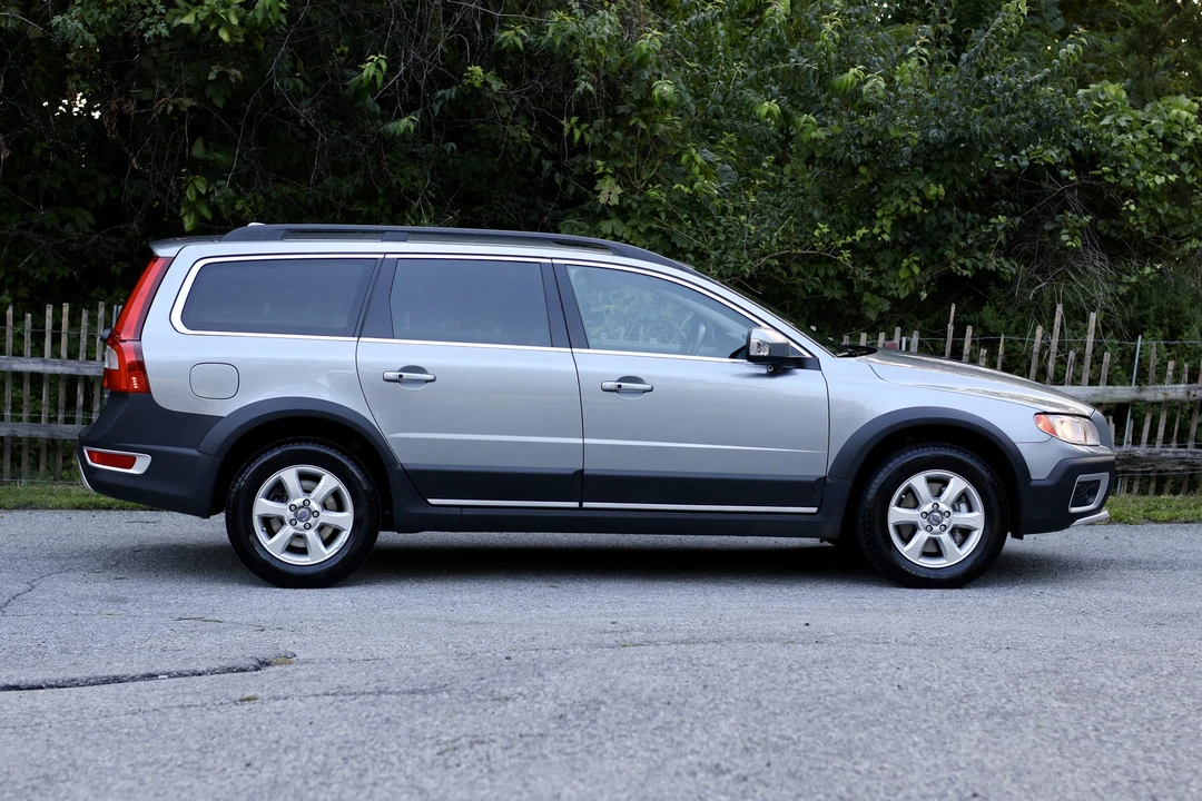 2012 Volvo XC70 3rd Gen - Image 15 of 31
