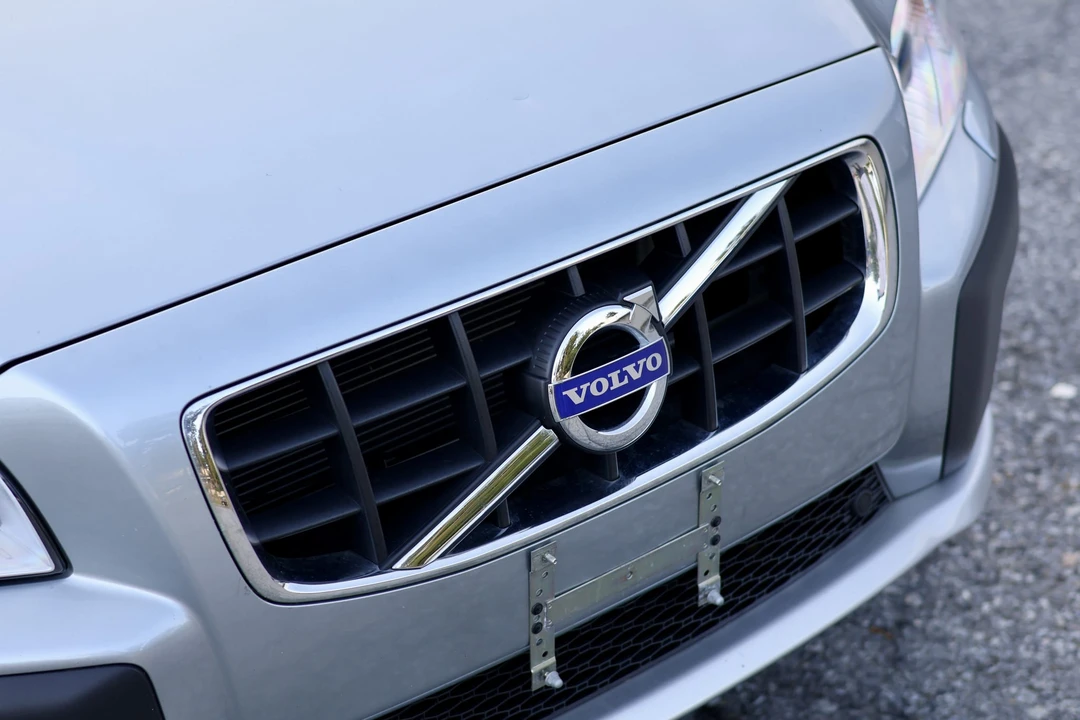 2012 Volvo XC70 3rd Gen - Image 28 of 31