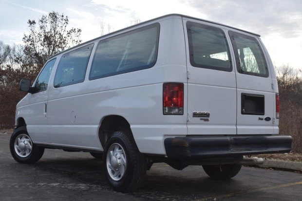 2013 Ford Econoline Van - Image 2 of 8