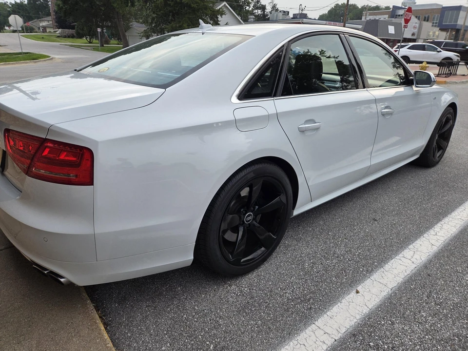 2014 Audi D4 S8 - Image 16 of 31