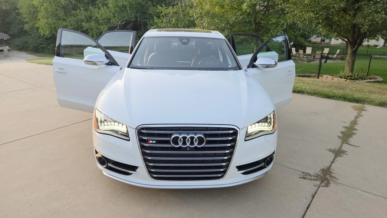 2014 Audi D4 S8 - Image 3 of 31
