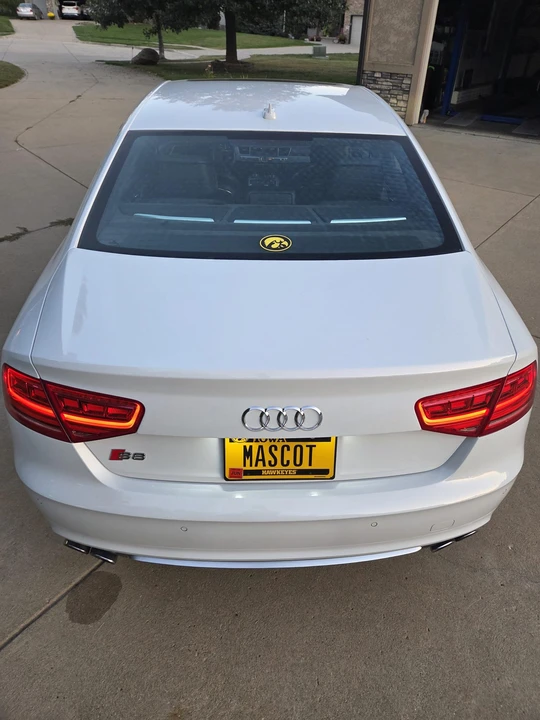 2014 Audi D4 S8 - Image 9 of 31