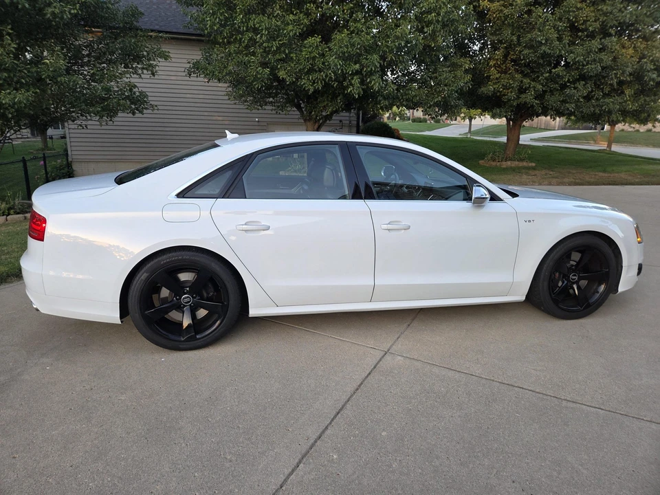 2014 Audi D4 S8 - Image 6 of 31