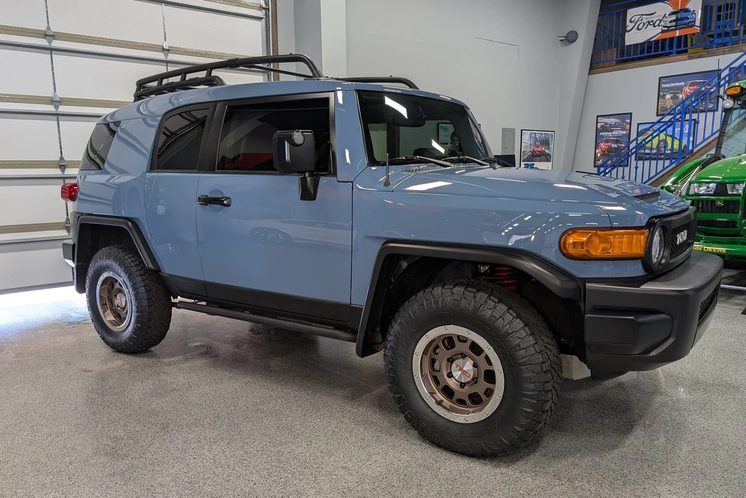 2014 Toyota FJ Cruiser - Image 16 of 31