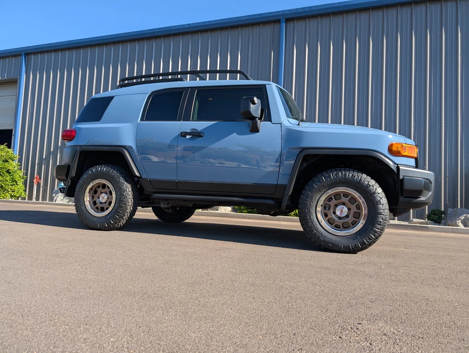 2014 Toyota FJ Cruiser - Image 14 of 31