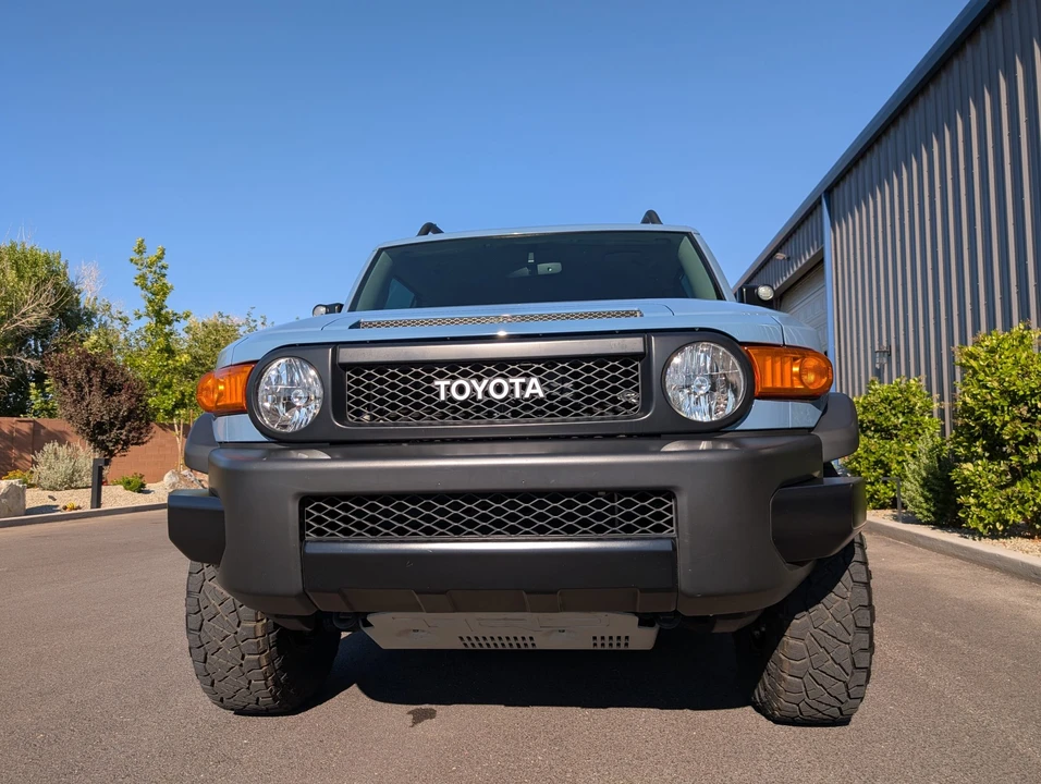 2014 Toyota FJ Cruiser - Image 19 of 31