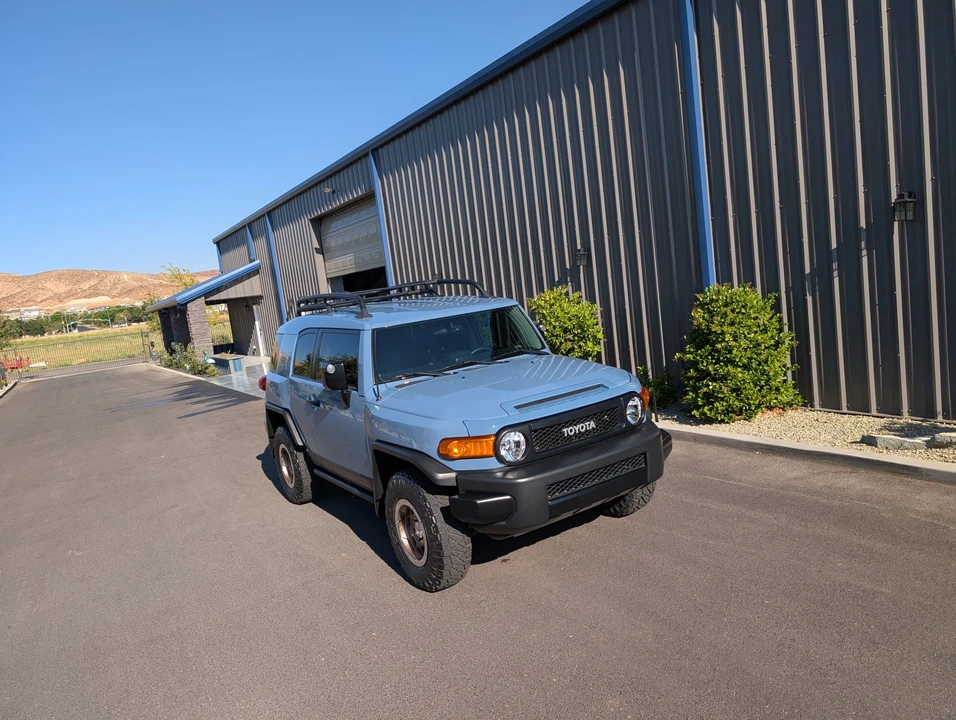 2014 Toyota FJ Cruiser - Image 17 of 31