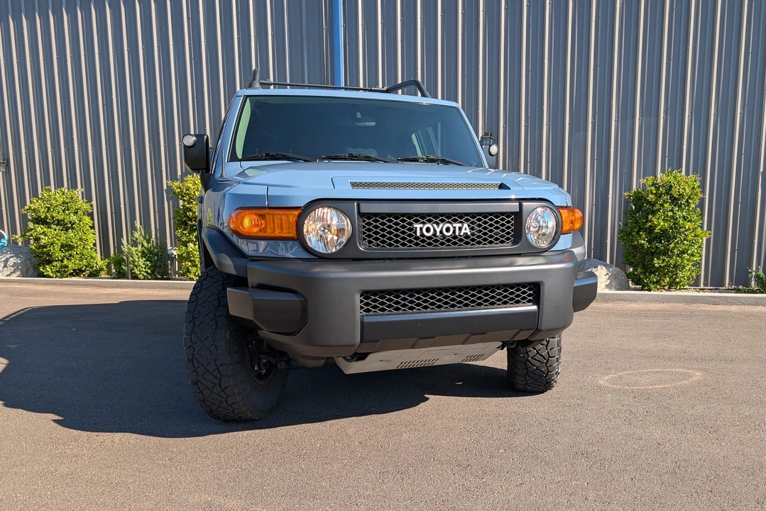 2014 Toyota FJ Cruiser - Image 18 of 31