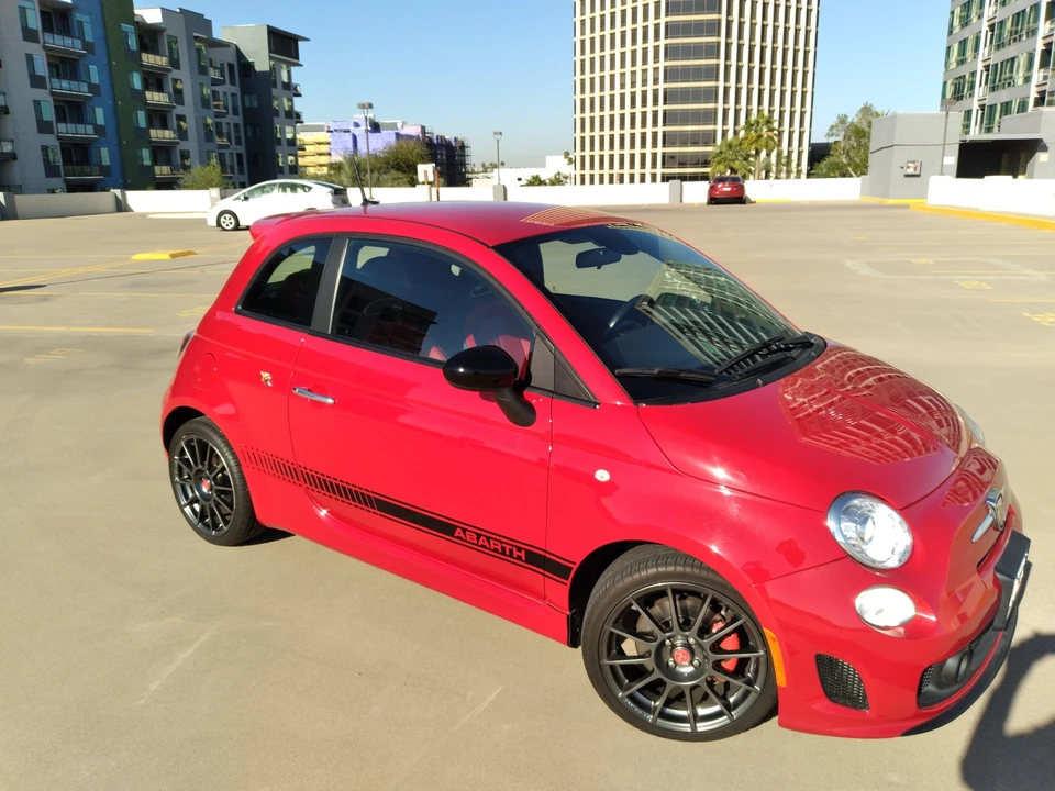 2015 Fiat Abarth 500 - Image 2 of 31
