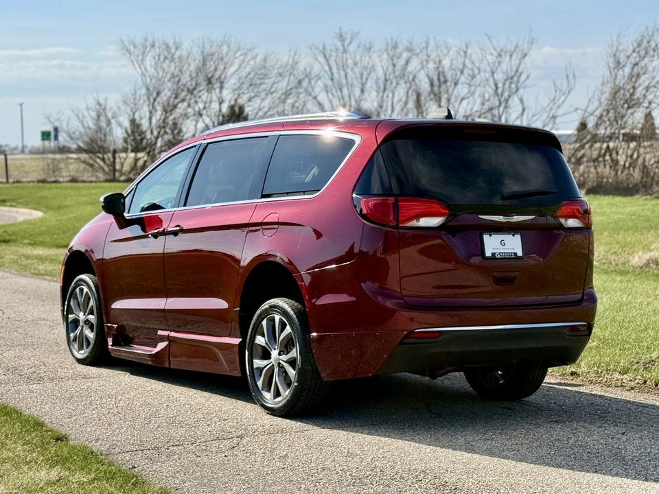 2017 Chrysler - Image 8 of 31