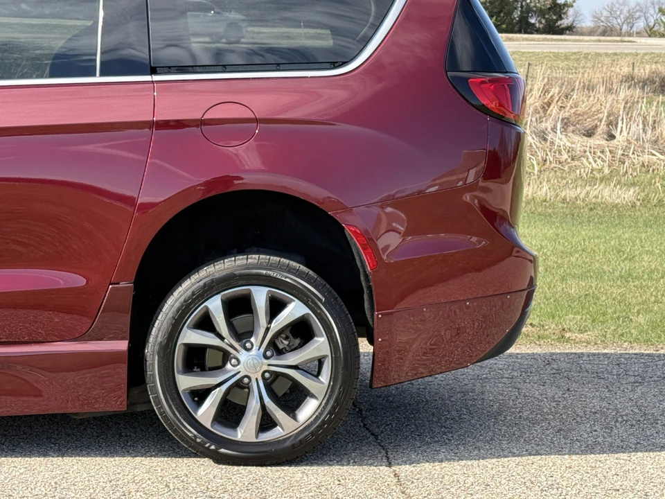 2017 Chrysler - Image 29 of 31
