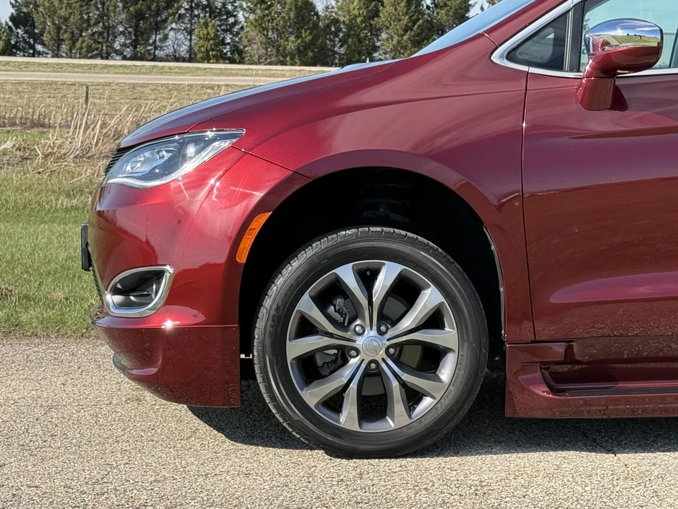 2017 Chrysler - Image 28 of 31