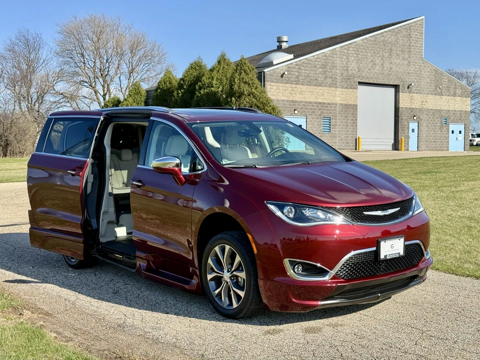 2017 Chrysler - Image 16 of 31