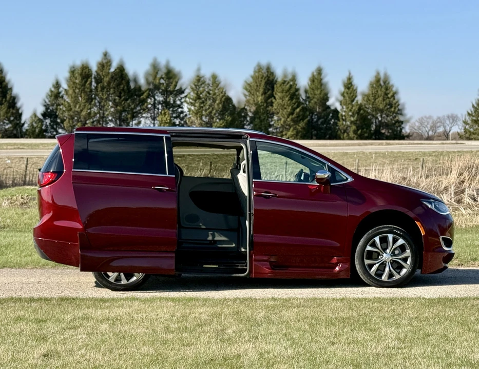 2017 Chrysler - Image 14 of 31