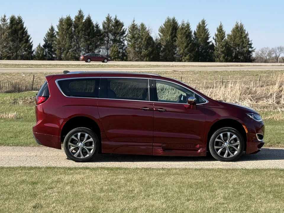 2017 Chrysler - Image 12 of 31
