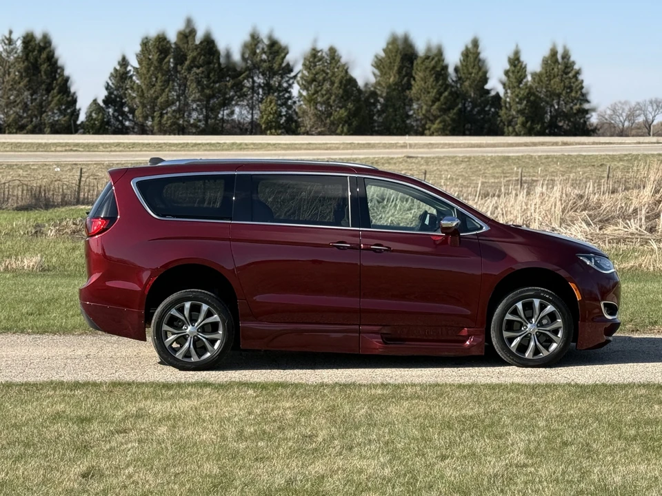 2017 Chrysler - Image 13 of 31