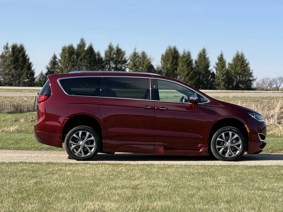 2017 Chrysler - Image 15 of 31