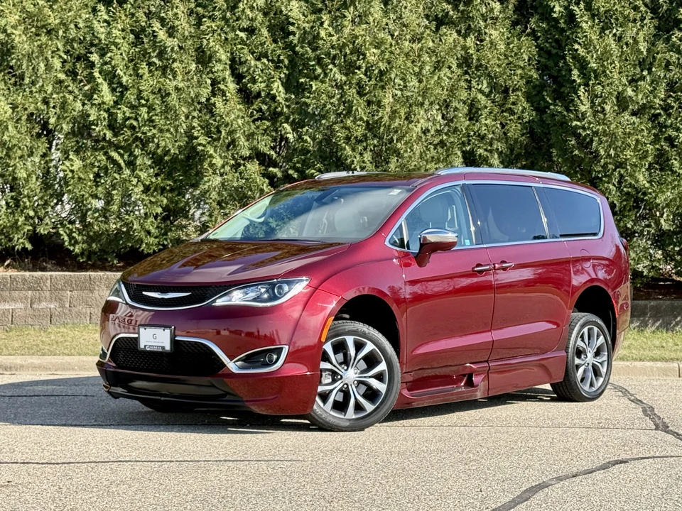 2017 Chrysler - Image 2 of 31
