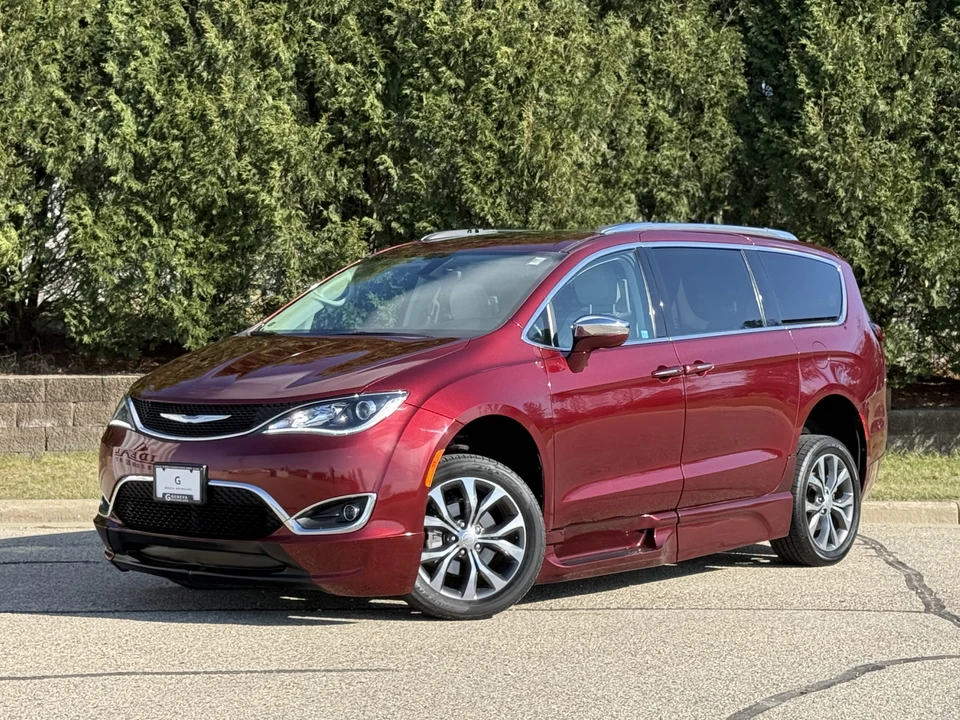 2017 Chrysler - Image 4 of 31