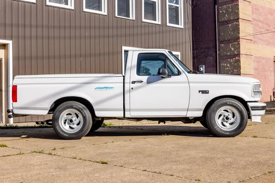 1994 Ford F-150 SVT Lightning 9th Gen - Image 4 of 31