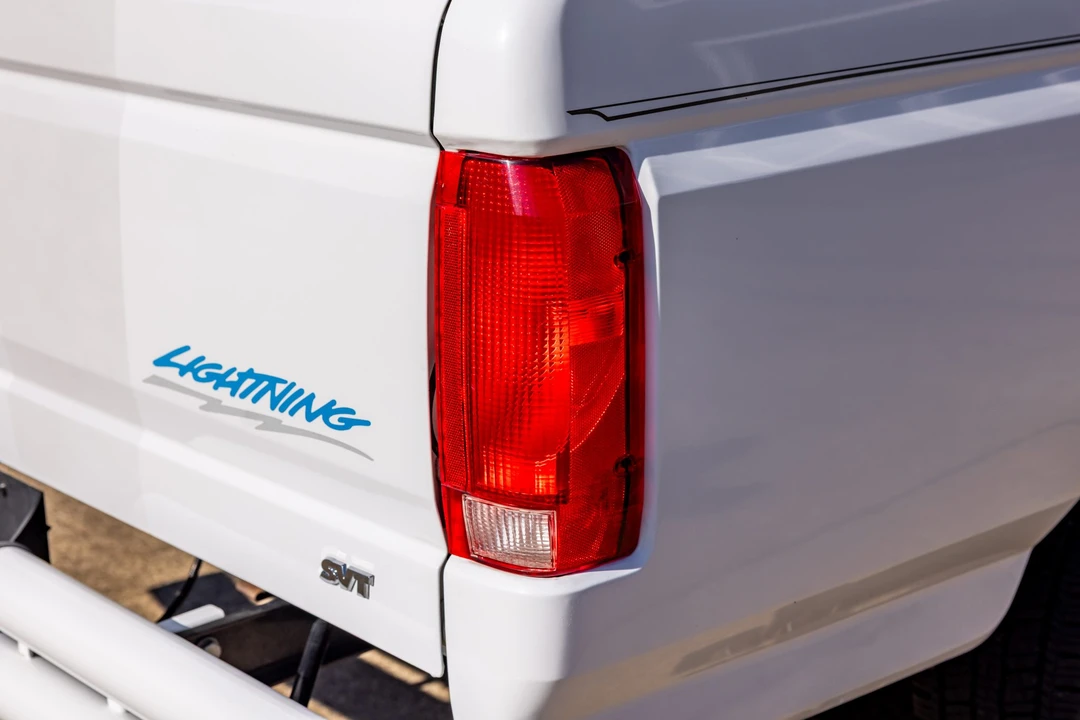1994 Ford F-150 SVT Lightning 9th Gen - Image 14 of 31