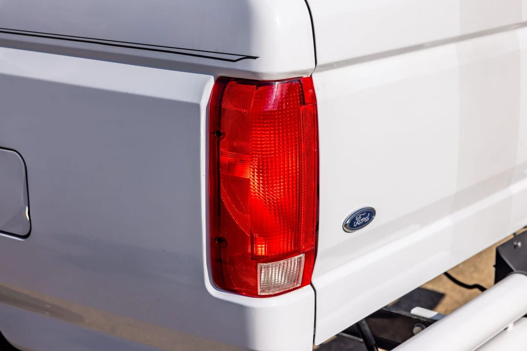 1994 Ford F-150 SVT Lightning 9th Gen - Image 13 of 31