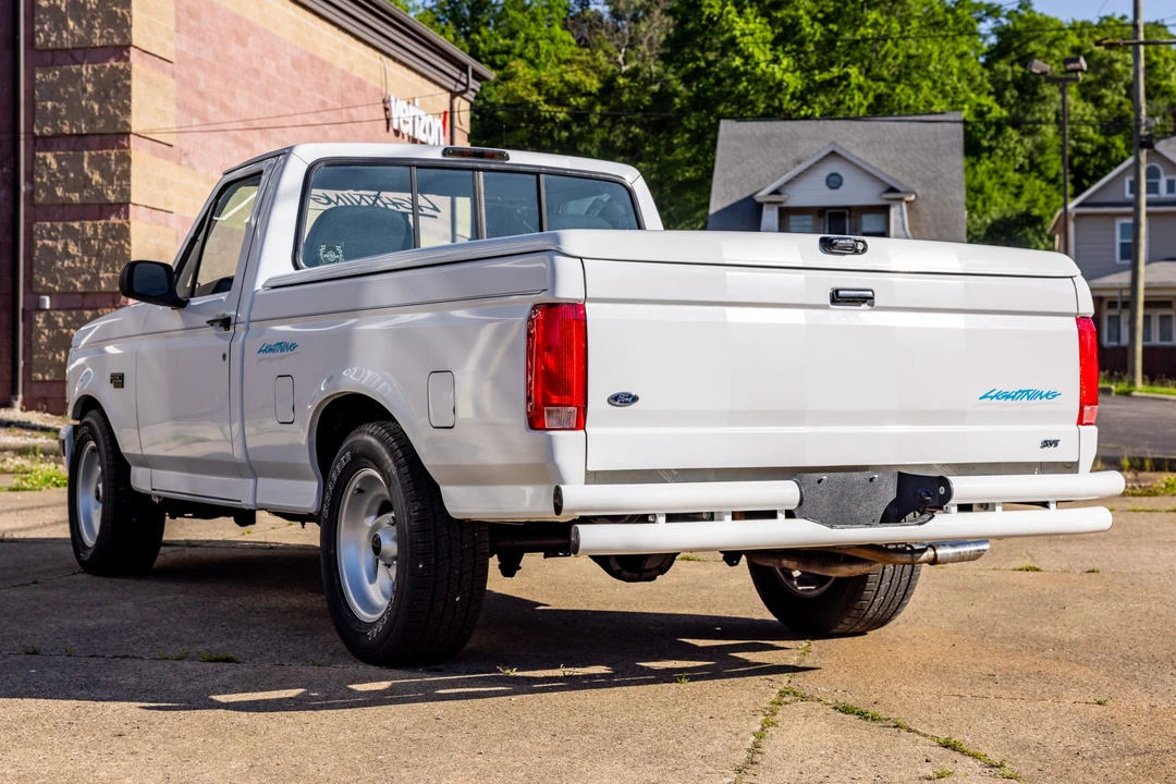1994 Ford F-150 SVT Lightning 9th Gen - Image 7 of 31