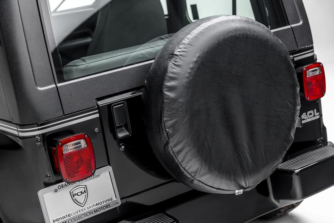 1993 Jeep YJ Wrangler - Image 22 of 31