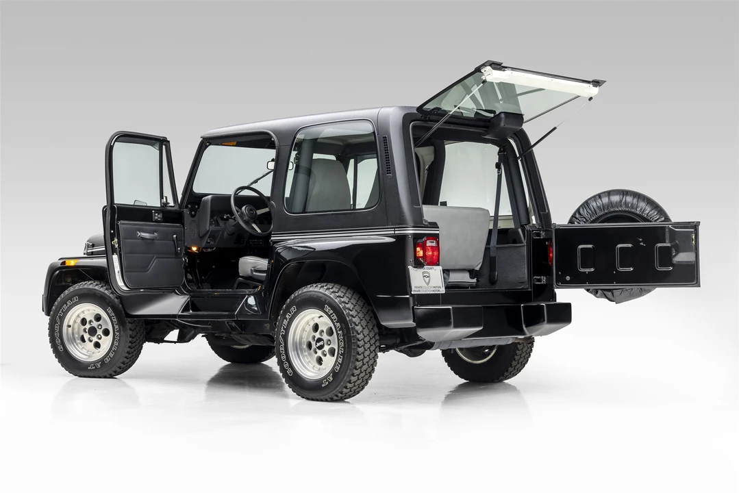 1993 Jeep YJ Wrangler - Image 5 of 31