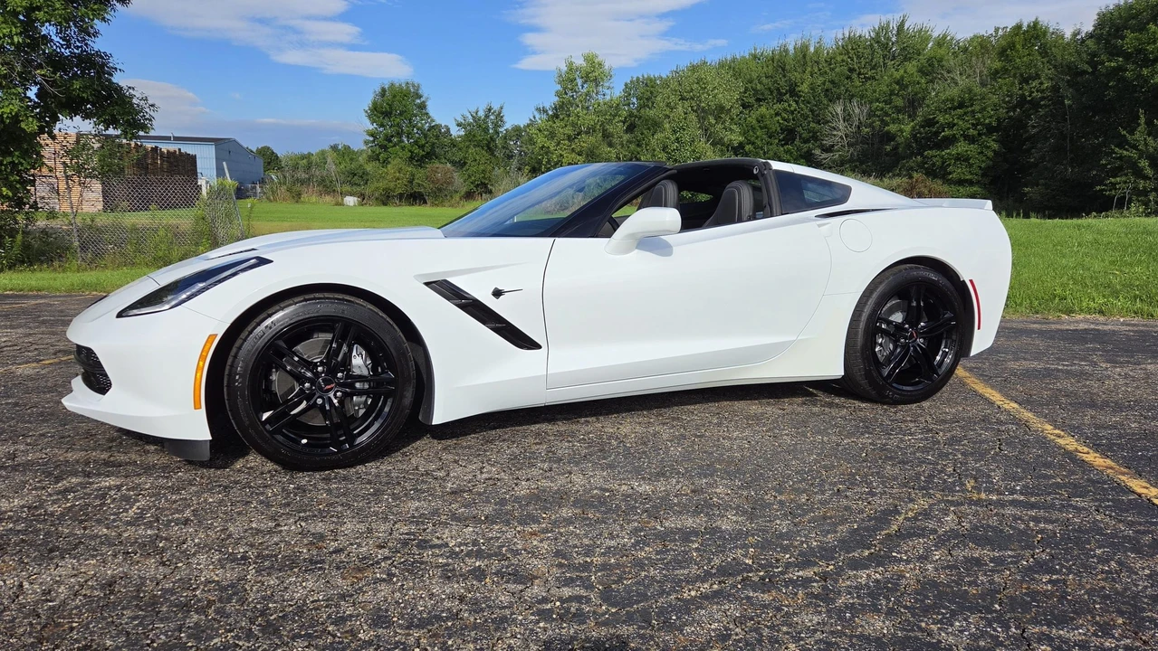 2017 Chevrolet Corvette C7 - Image 2 of 31