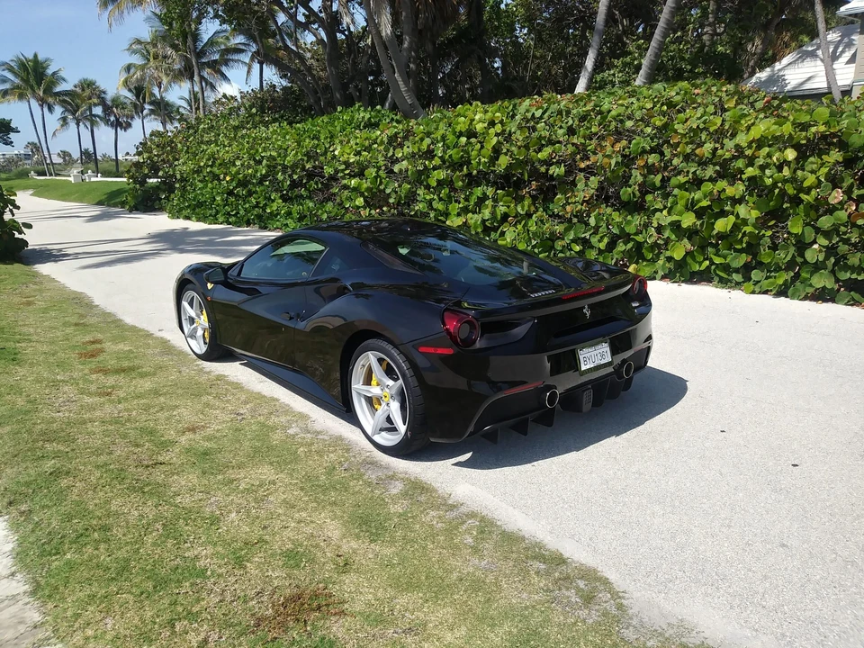 2017 Ferrari 488 GTB - Image 25 of 31