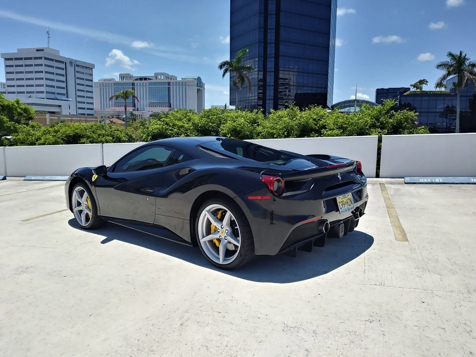 2017 Ferrari 488 GTB - Image 22 of 31