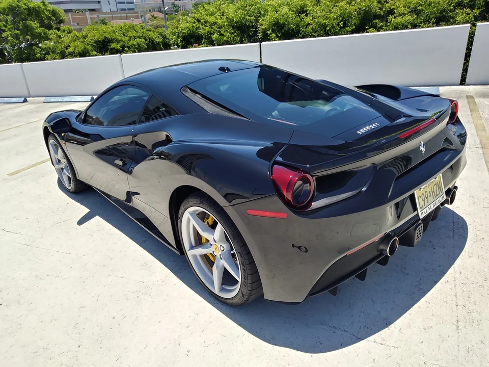 2017 Ferrari 488 GTB - Image 23 of 31
