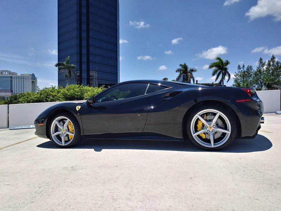 2017 Ferrari 488 GTB - Image 16 of 31